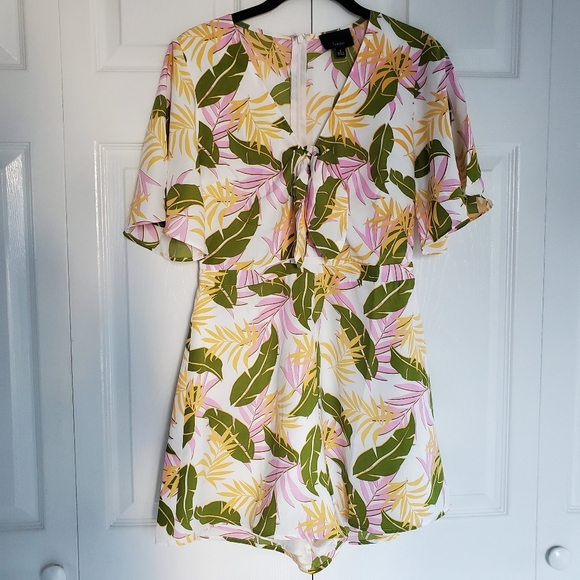 NEW Lumiere Palm Print V-neck Romper - Picture 2 of 8